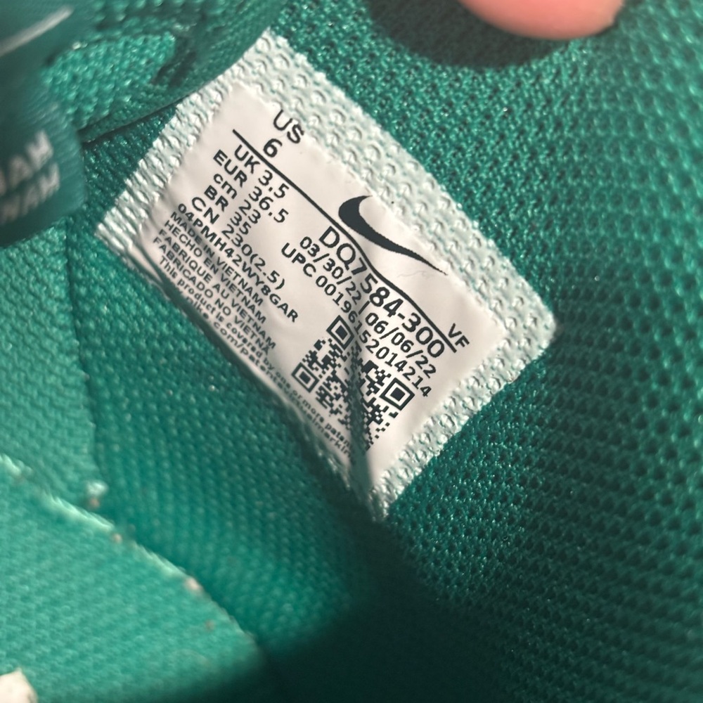 Nike Air Force 1 Green and White High-Top Sneakers - Picture 5 of 5